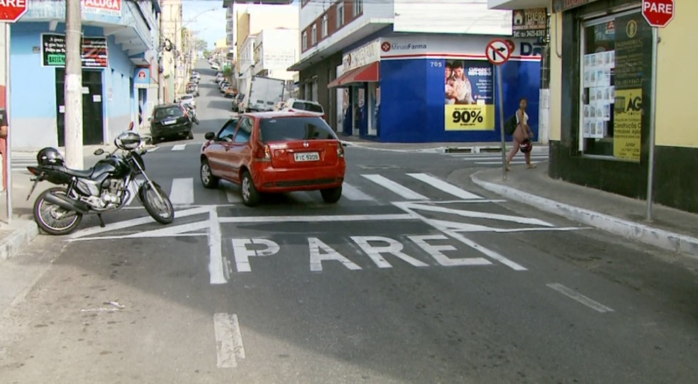 Sinalização de trânsito é reforçada após morte de motoboy em Pouso Alegre — Foto: Reprodução/EPTV