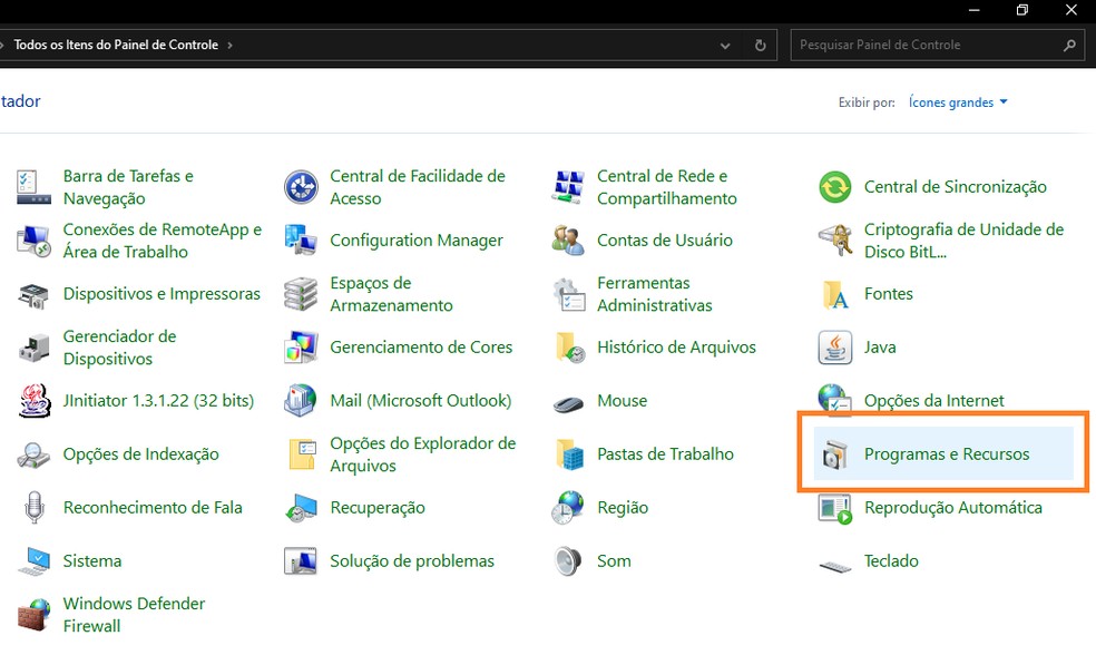 Acesse "Programas e Recursos" para chegar desinstalar um programa — Foto: Reprodução/Alberto Rocha