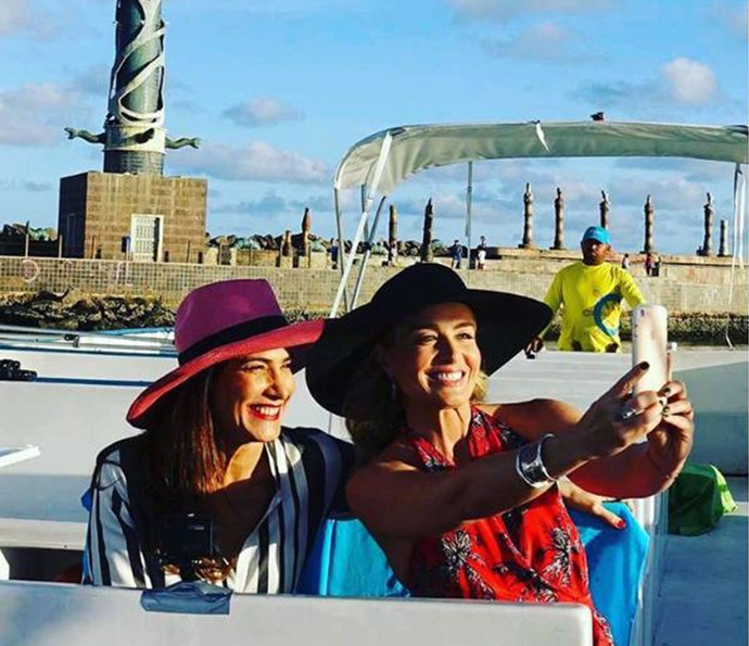 Angélica e Virgínia Cavendish posaram para aquela selfie especial durante passeio de catamarã em Recife (Foto: Arquivo Pessoal)