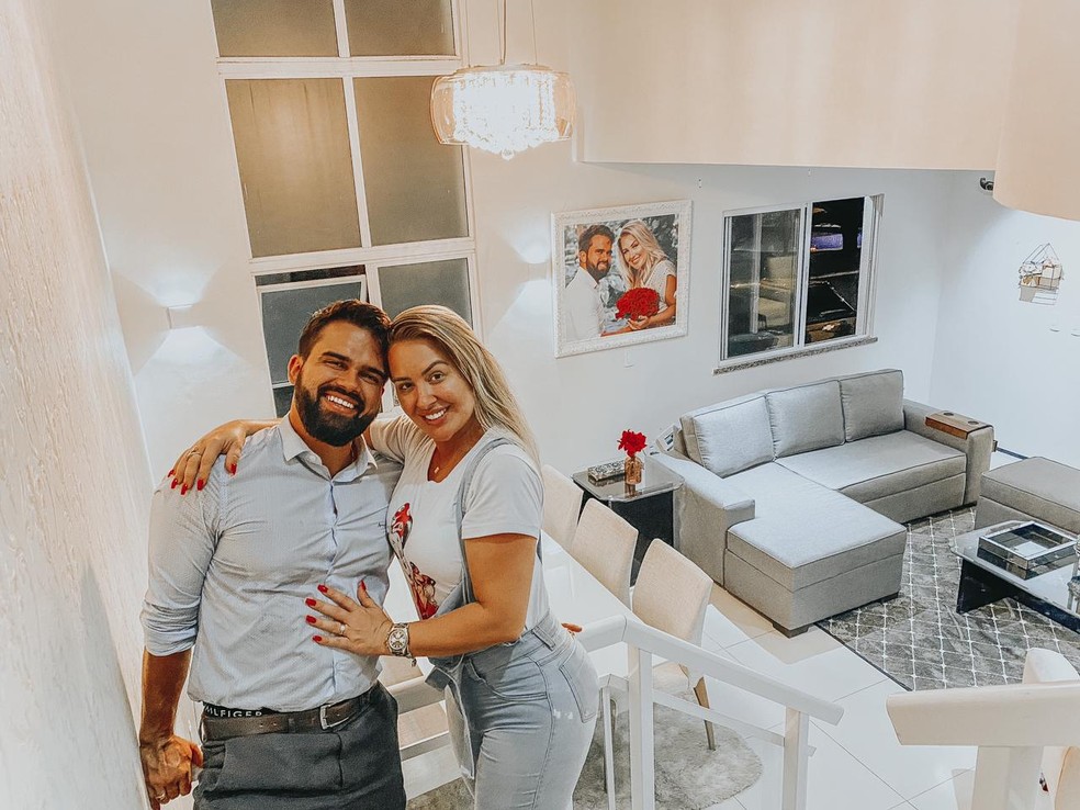 Patricia e Lucas na casa nova  — Foto: Arquivo pessoal