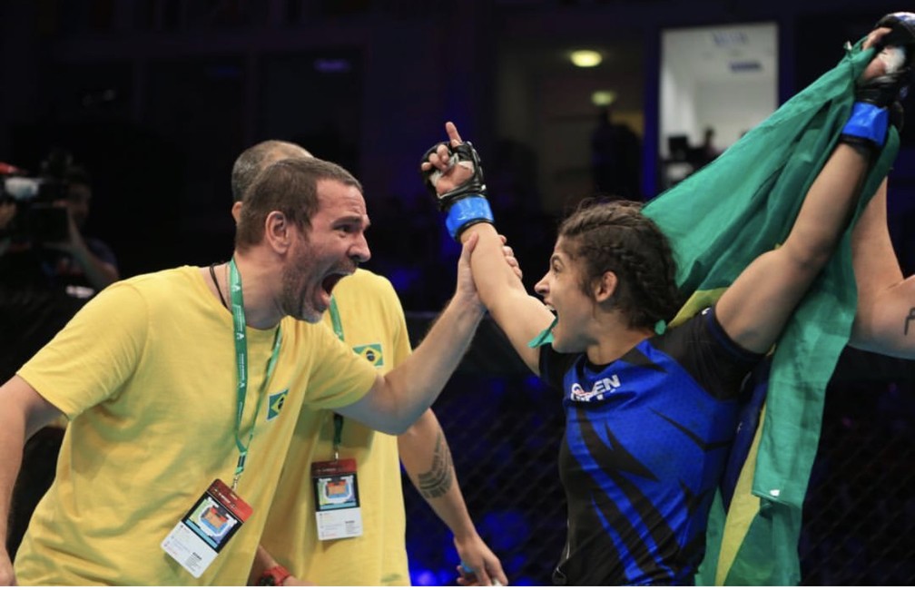 Michele Oliveira, campeã do Mundial de MMA Amador, é a nova promessa da Nova União (Foto: divulgação)