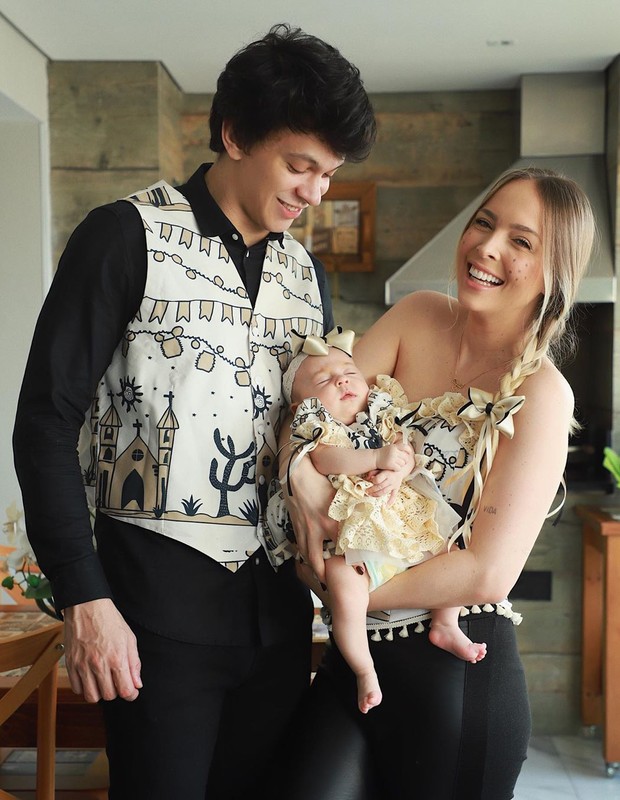 Foto: Filha de Tata Estaniecki e Júlio Cocielo, Beatriz nasceu em 18 de  abril de 2020 - Purepeople