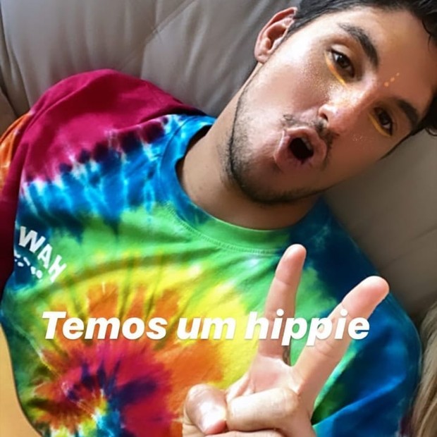 Gabriel Medina com "make hippie" (Foto: Reprodução/Instagram)