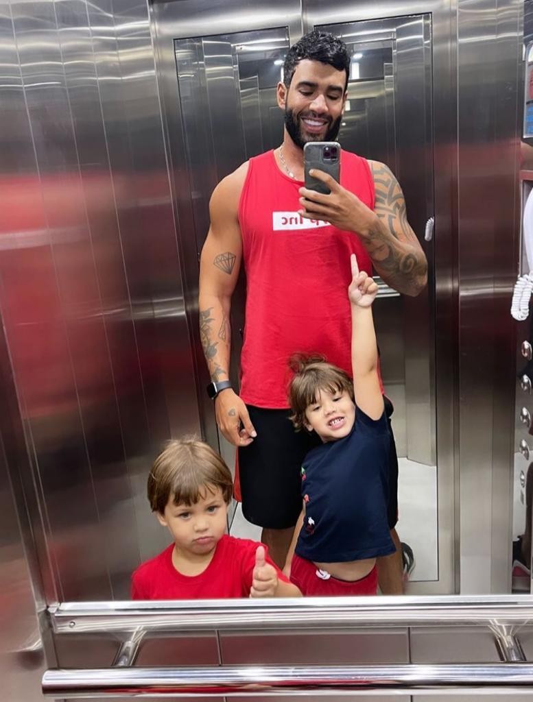 Gusttavo Lima e filhos (Foto: Reprodução / Instagram)