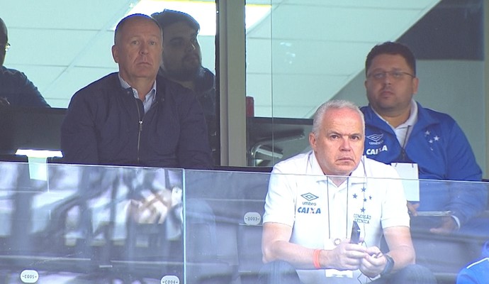 Mano acompanha jogo do Cruzeiro e Atlético PR na Arena da Baixada