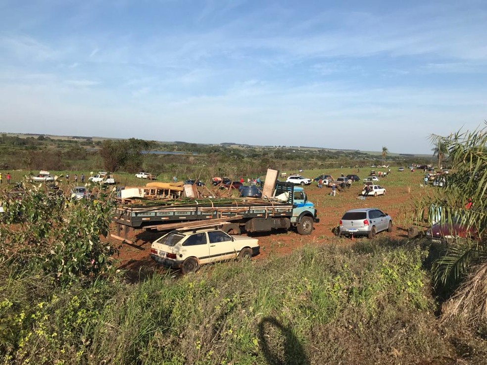 Integrantes da FNL ocupam nova área em Sandovalina — Foto: Willian Santos 