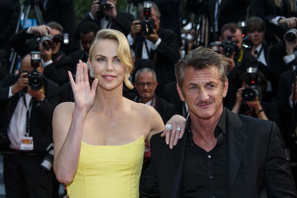 Charlize Theron e Sean Penn na edição de 2015 do Festival de Cannes (Foto: Getty Images)
