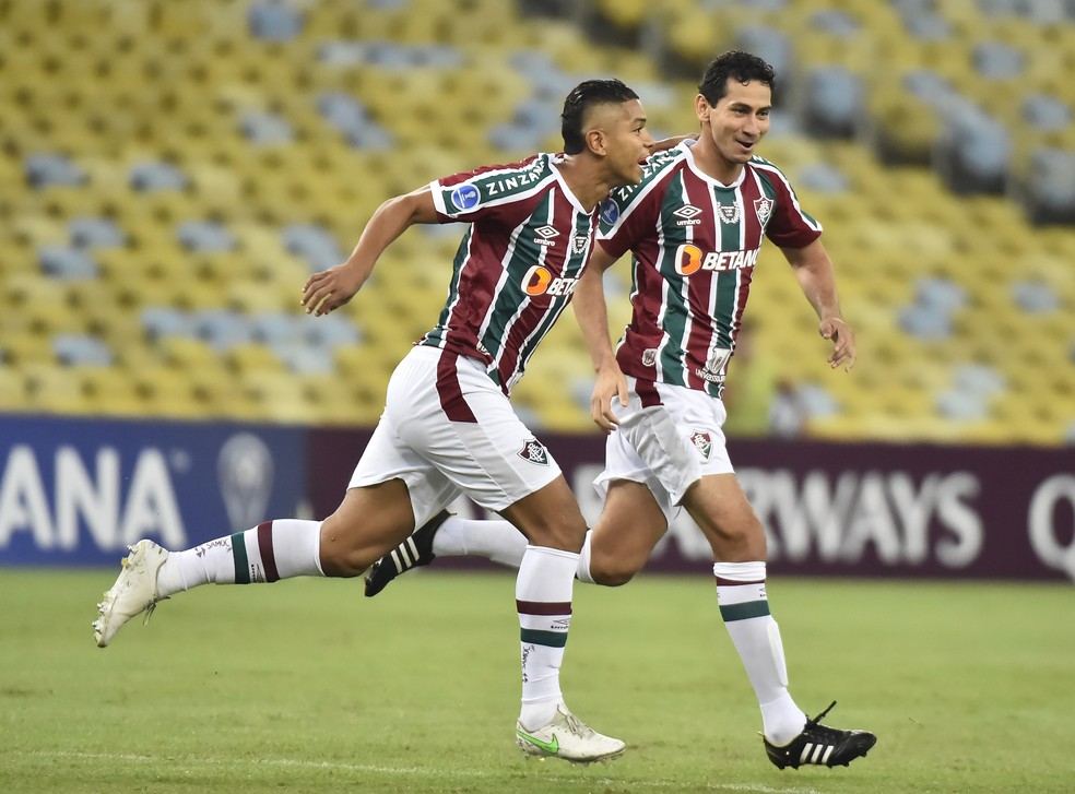 David Braz comemora com Ganso gol do meia no jogo Fluminense x Junior Barranquilla pela Sul-Americana no Maracan� � Foto: Andr� Dur�o