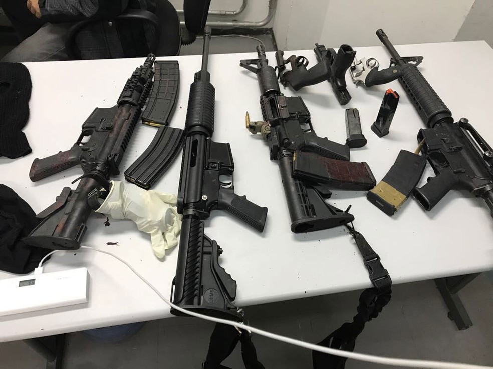 Armas apreendidas com a quadrilha, segundo a polícia (Foto: Polícia Civil)