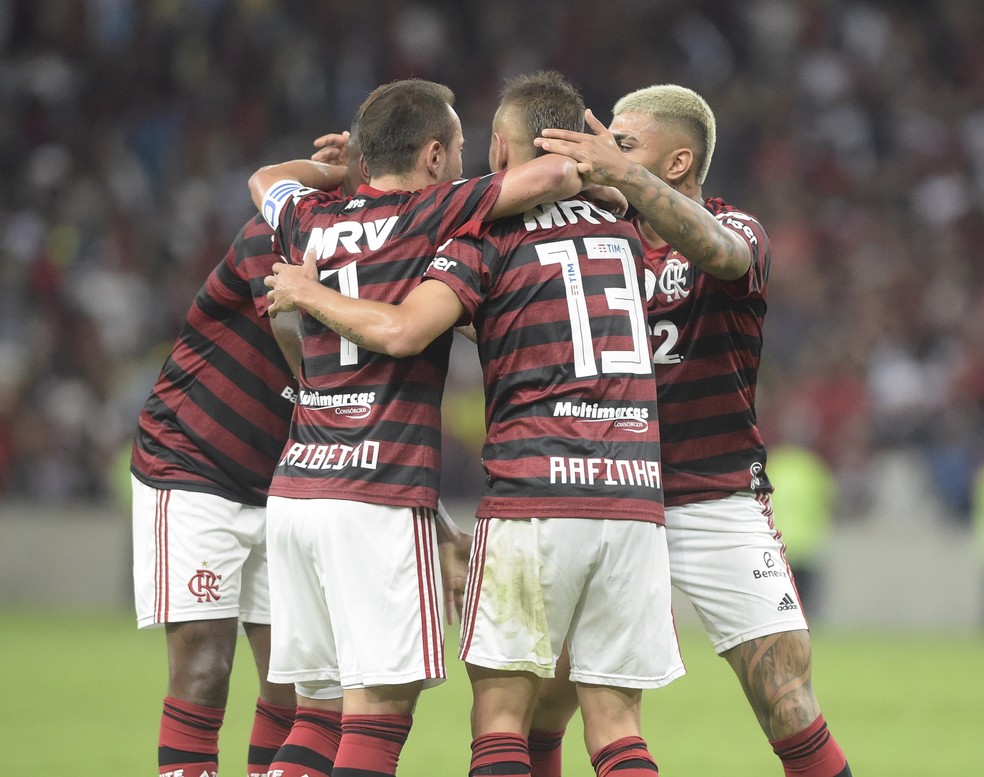 &Eacute;verton Ribeiro, Rafinha e Gabigol em a&ccedil;&atilde;o pelo Flamengo &mdash; Foto: Andr&eacute; Dur&atilde;o