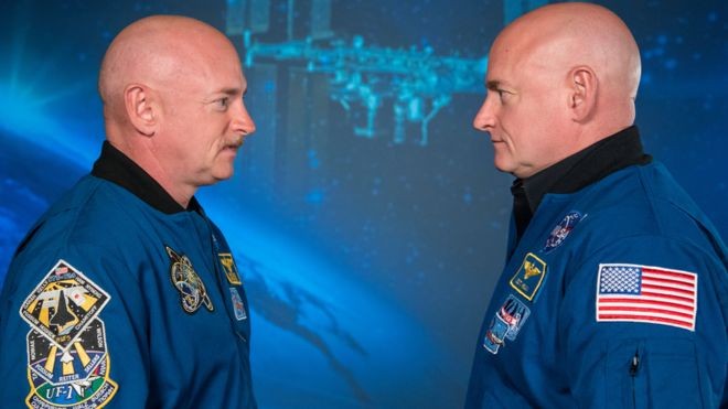 Scott Kelly (à dir.) passou 340 dias orbitando a Terra a bordo da Estação Espacial Internacional (Foto: Nasa)