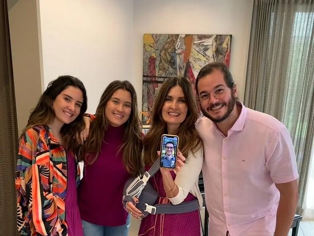 Fátima Bernardes reúne filhos e namorado (Foto: Reprodução/Instagram)