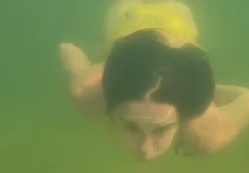 Lucélia Santos mergulha no rio Tapajós (Foto: Reprodução / Instagram )