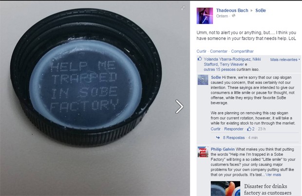 Cliente publica foto de tampa de bebida na qual encontrou mensagem de pedido de socorro -  (Foto: Reprodução Facebook)