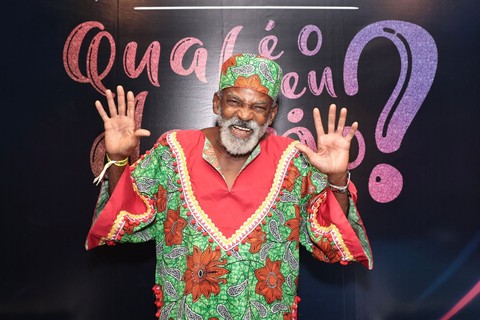 Antônio Pitanga se diverte no Carnaval do Camarote Quem O Globo