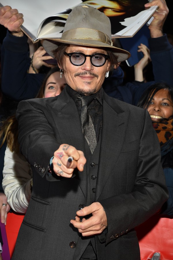 BERLIN, GERMANY - FEBRUARY 21: Johnny Depp poses at the "Minamata" premiere during the 70th Berlinale International Film Festival Berlin at Friedrichstadt-Palast on February 21, 2020 in Berlin, Germany. (Photo by Stephane Cardinale - Corbis/Corbis via Get (Foto: Corbis via Getty Images)