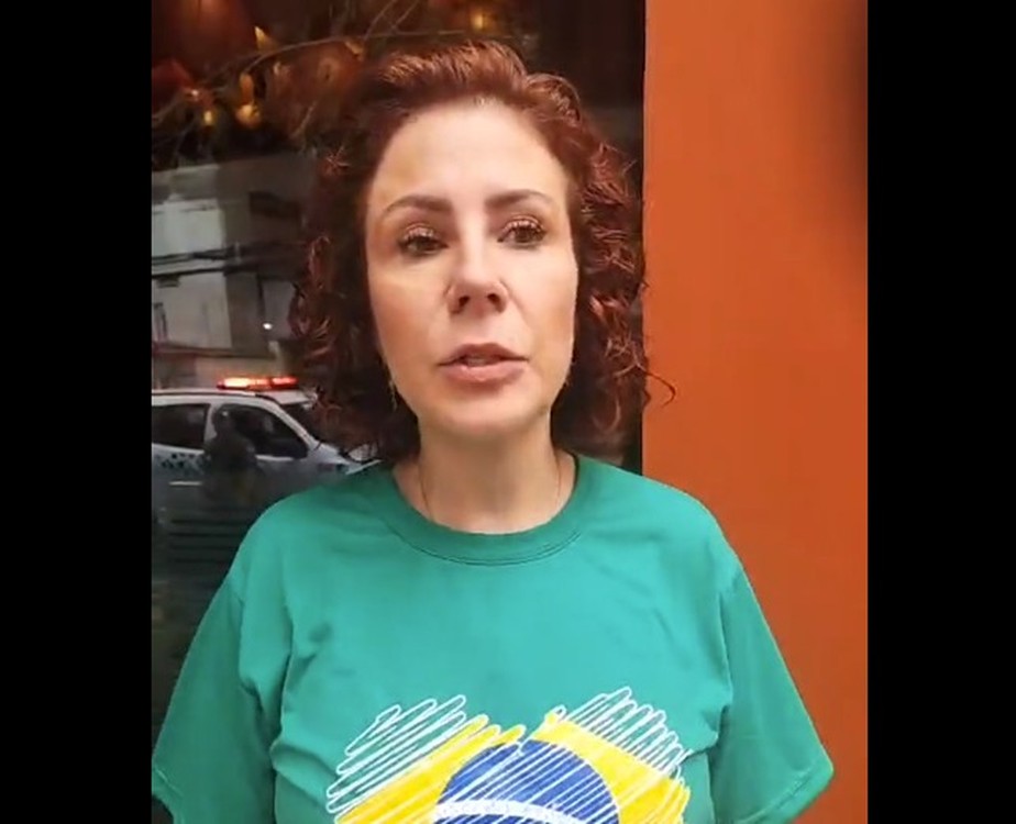 Deputada federal reeleita Carla Zambelli (PL-SP) apontou arma para homem em São Paulo