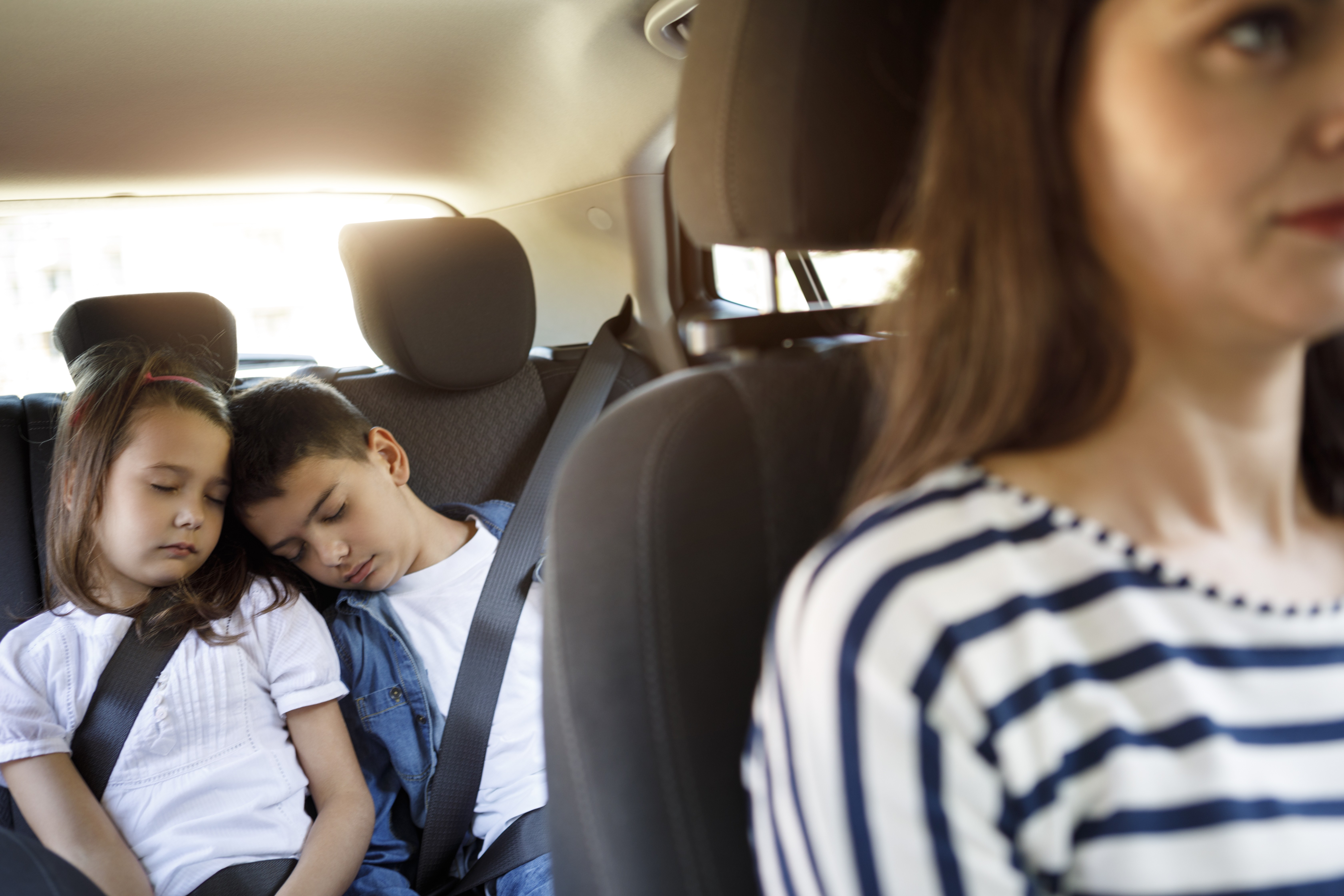 Crianças dormindo no carro (Foto: Getty Images)