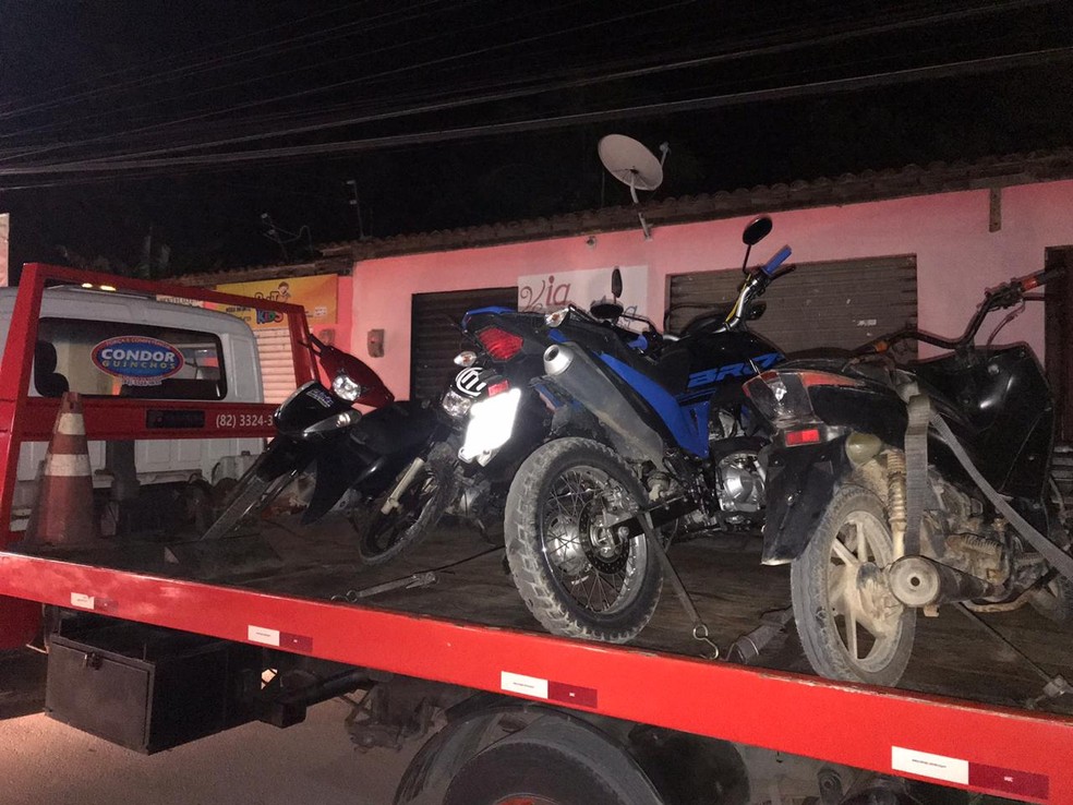 Doze motos foram apreendidas durante a operação saturação, em Alagoas — Foto: BPRv