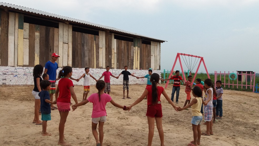Escola construída no acampamento Dalcídio Jurandir, no PA, atende 175 crianças. — Foto: Reprodução / MST