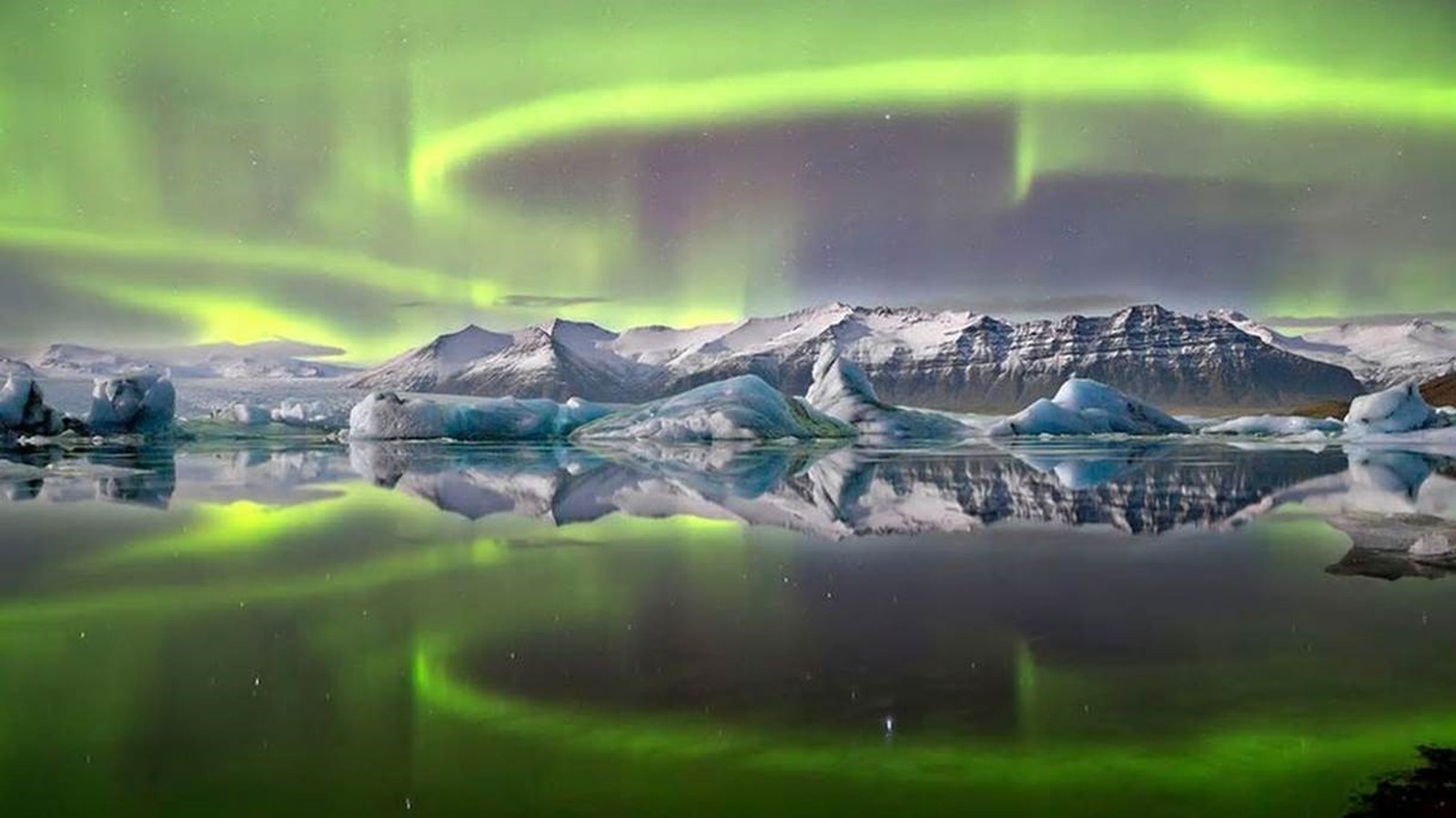 No hemisfério norte, a aurora polar é chamada 