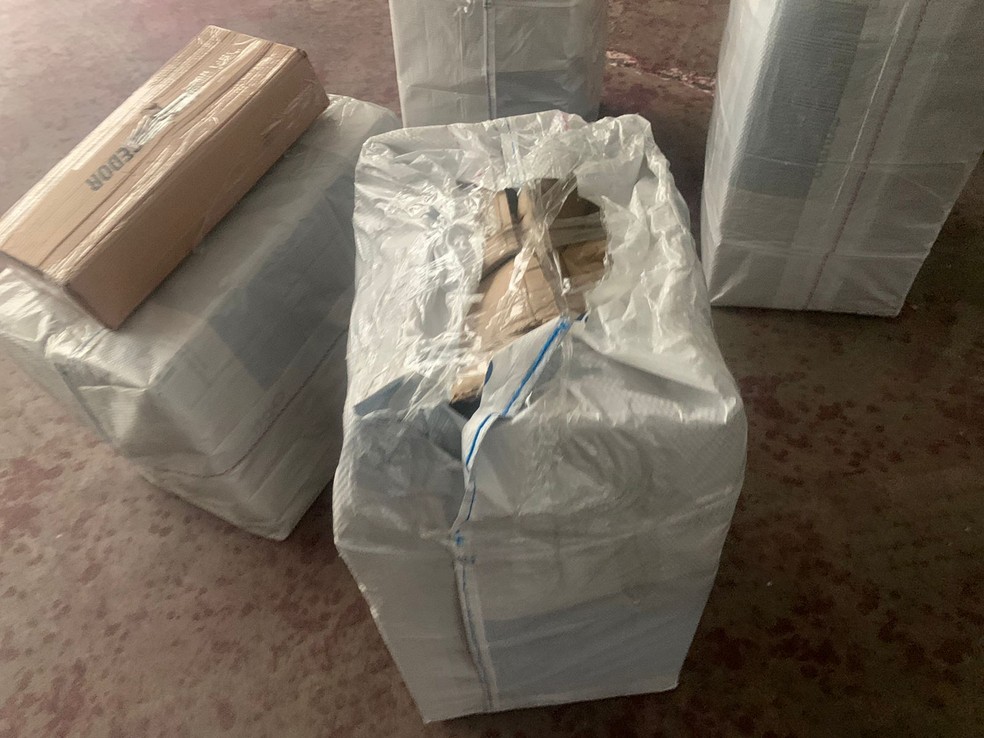 Droga estava escondida nas peças de uma carga despachada de Fortaleza para Cabo Verde. — Foto: Polícia Federal/ Divulgação