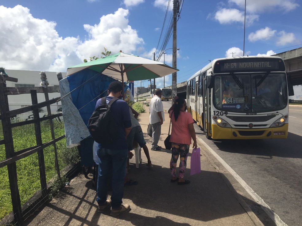 Paradas de ônibus são retiradas na Zona Norte de Natal — Foto: Pedro Trindade