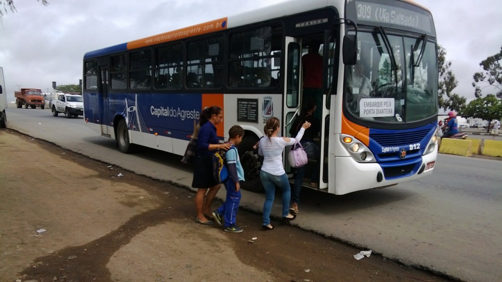 Mulheres podem solicitar parada fora do ponto após às 20h (Foto: Almir Vilanova/TV Asa Branca)