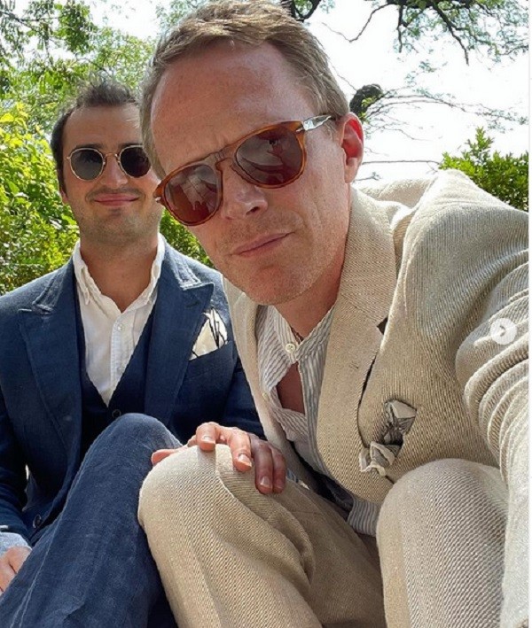 O ator Paul Bettany com o filho mais velho, Kai (Foto: Instagram)