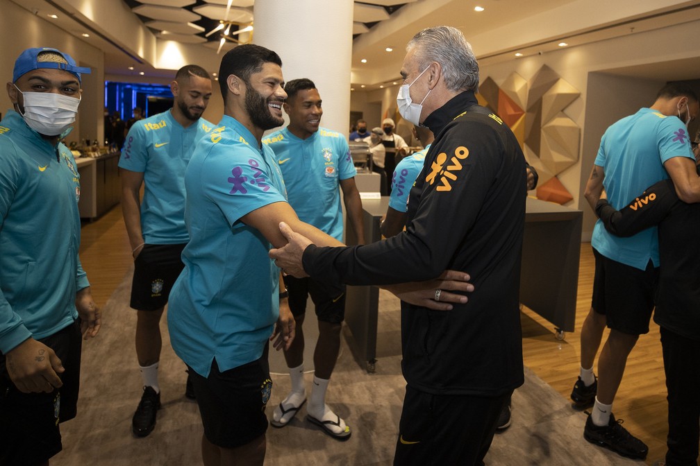 Hulk com Tite na apresentação da Seleção — Foto: Lucas Figueiredo/CBF