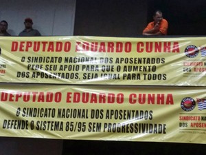 Integrantes da Força Sindical exibem faixa de apoio ao presidente da Câmara, Eduardo Cunha (Foto: Tatiana Santiago / G1) Integrantes da Força Sindical exibem faixa de apoio ao presidente da Câmara, Eduardo Cunha (Foto: Tatiana Santiago / G1)