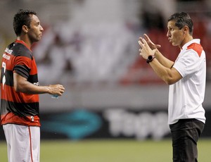 Edinho: Flamengo tem que definir logo quem fica e quem sai do elenco