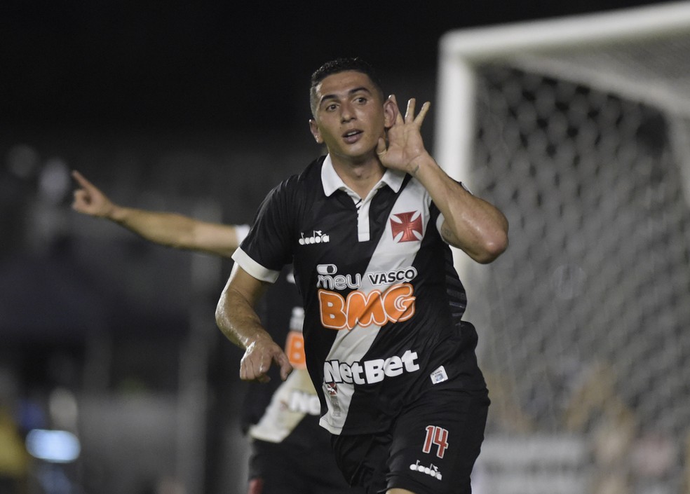 Danilo Barcelos comemora gol do Vasco — Foto: André Durão