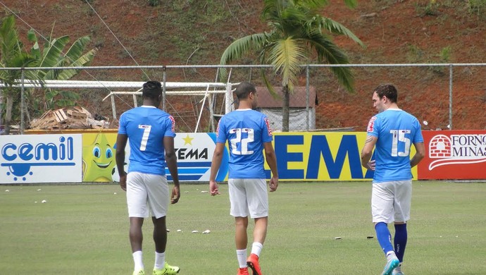 Mayke e Willian Farias retornam  aos trabalhos em campo na Toca II