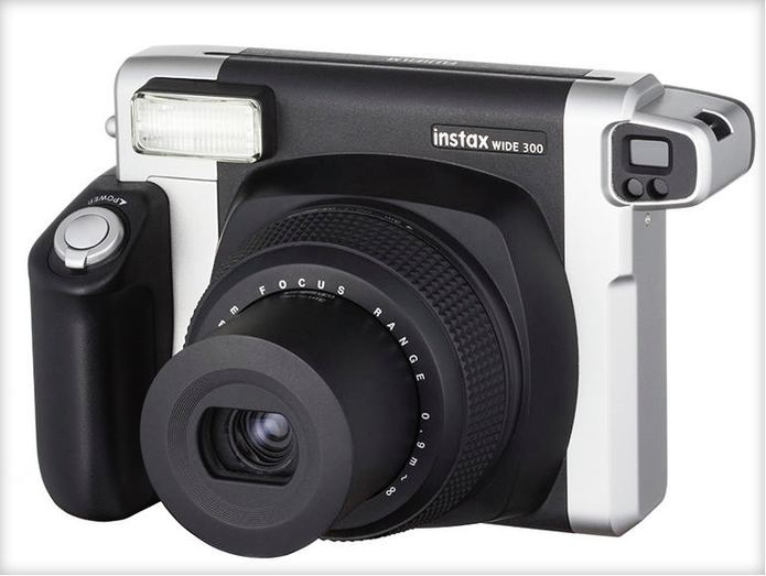 Modelo Instax Wide 300, da Fujifilm (Foto: Larissa Ferrari/TechTudo)