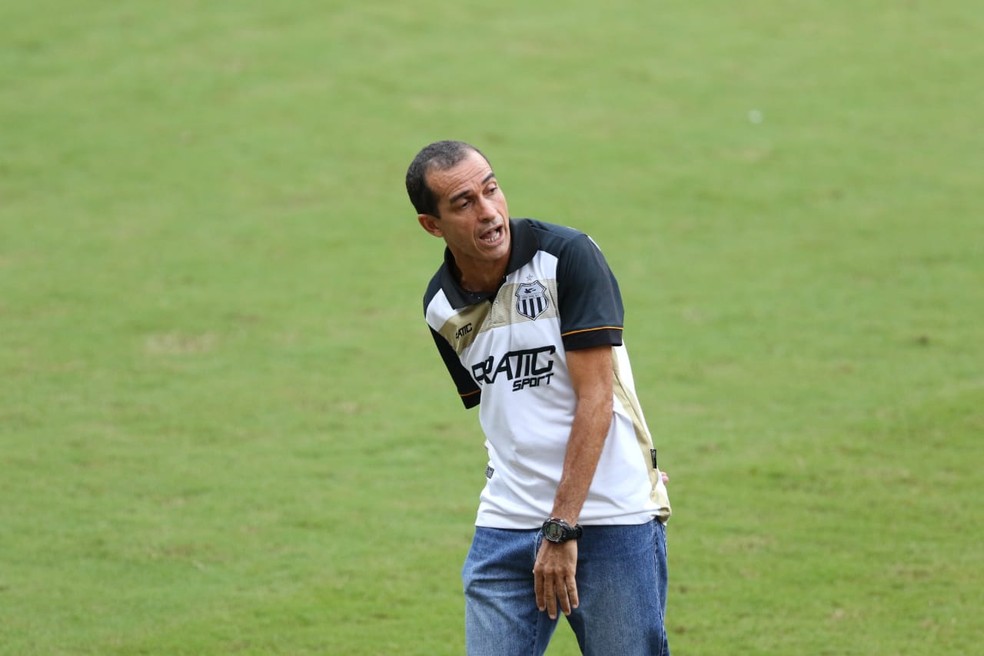 Elenilson Santos terminou o Campeonato Pernambucano no comando do Central — Foto: Marlon Costa / Pernambuco Press