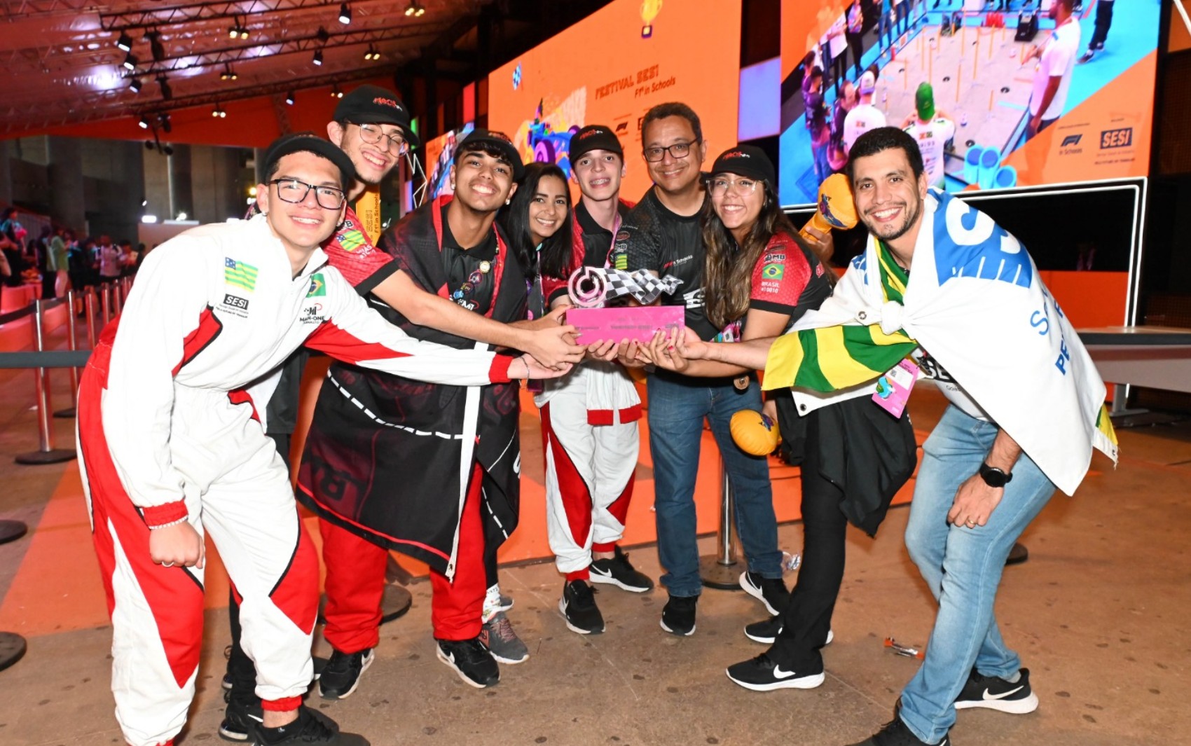 Equipes goianas vencem torneio nacional de robótica e vão disputar torneios internacionais em Singapura e nos EUA