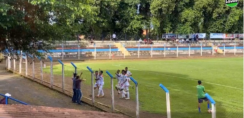 Serc comemora gol que abriu o placar contra o Operário, em Chapadão do Sul — Foto: MyCujooTV/Reprodução