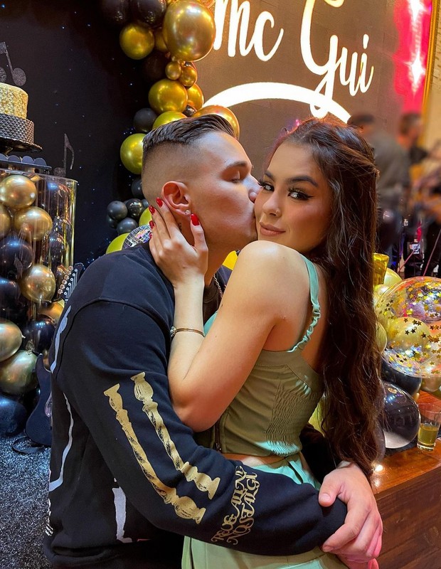 MC Gui celebra seu aniversário de 23 anos com a namorada, Beatriz Michele (Foto: Reprodução/Instagram)