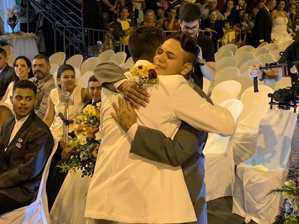José Silva e Anderson Santos foram um dos casais que formalizaram a união no casamento coletivo do São João 2019 de Campina Grande — Foto: Gustavo Xavier/G1