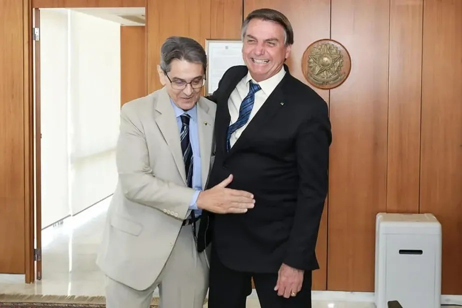 Roberto Jefferson e Jair Bolsonaro em registro publicado por página do PTB — Foto: Reprodução