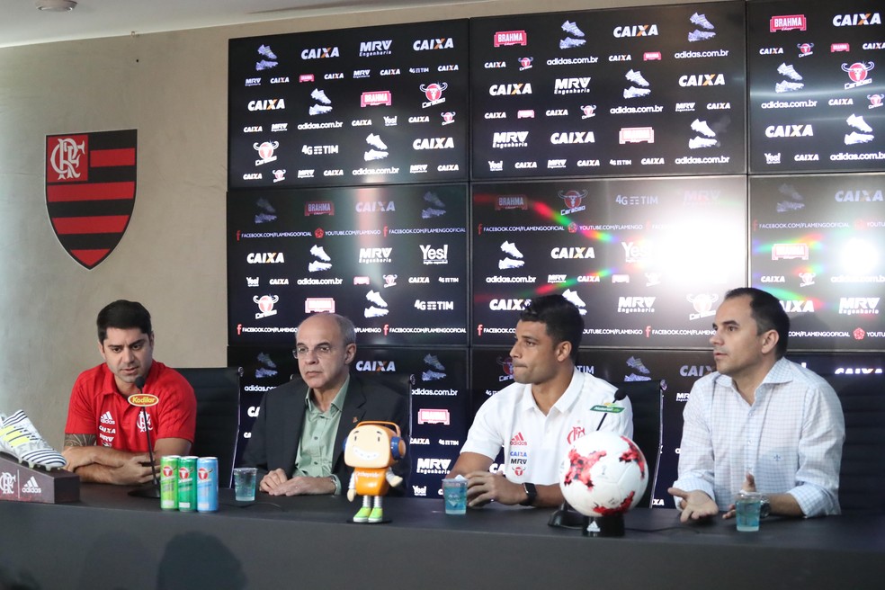 Márcio Tannure, Eduardo Bandeira de Mello, Ederson e Rodrigo Caetano em coletiva no Flamengo (Foto: Gilvan de Souza)