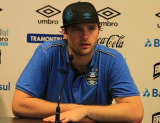 Tiago vibra com defesa mais bonita da carreira e admite luta contra a balança