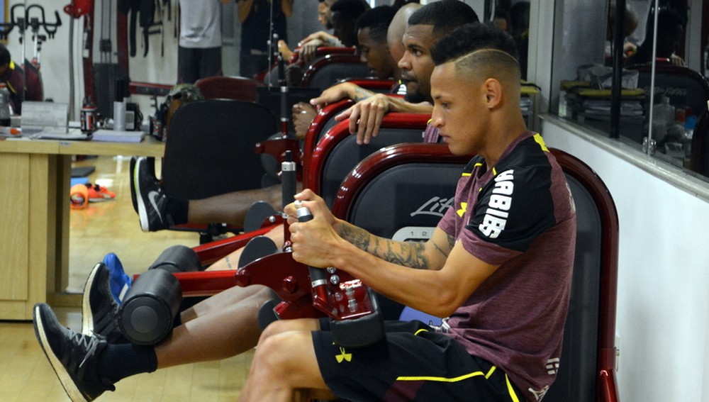 Em baixa no elenco, Neilton não consegue superar disputa e fica na berlinda no São Paulo