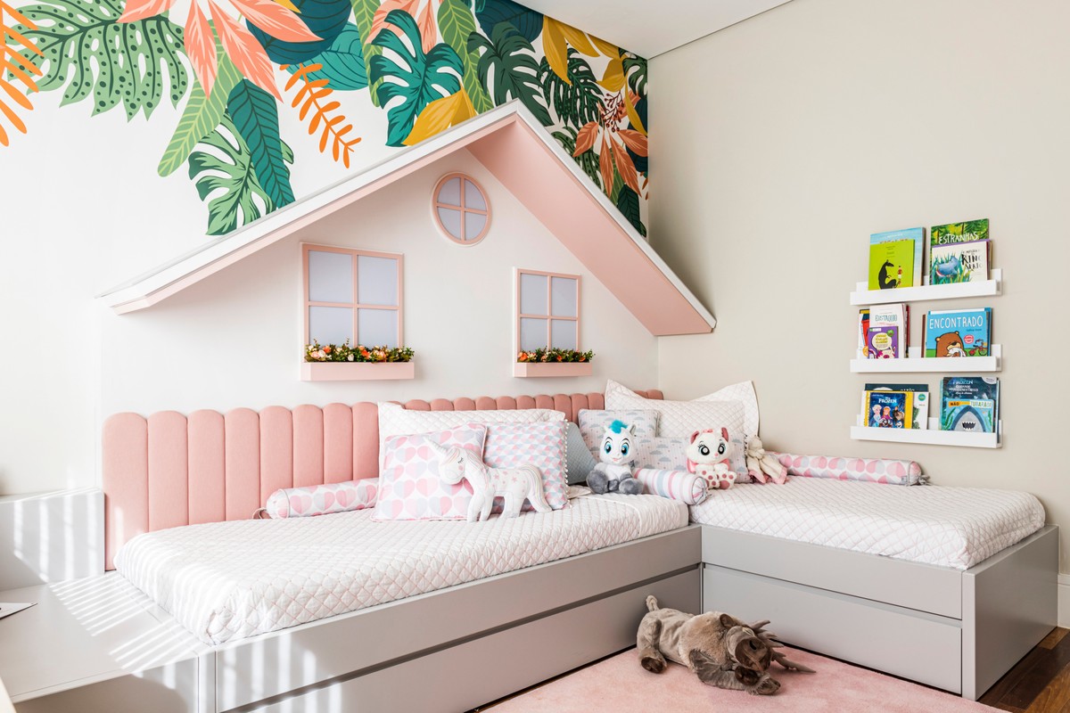 Décor do dia: quarto infantil com 'casinha' na parede e tons de rosa ...