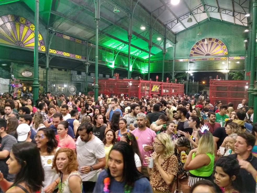 Pré-Carnaval no Mercado dos Pinhões, em Fortaleza, reúne multidão. — Foto: Rômulo Costa