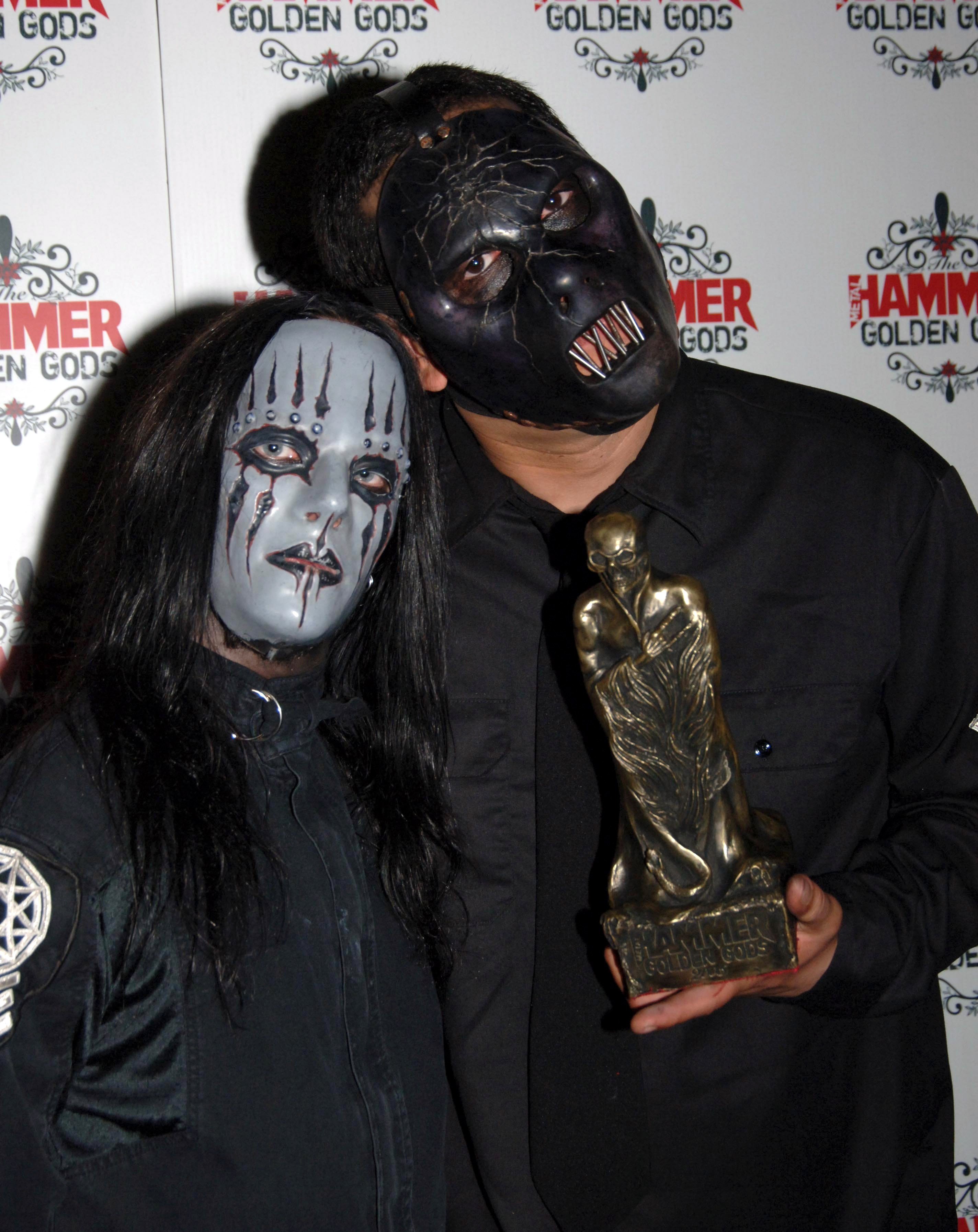 Joey Jordison e Paul Gray juntos no Metal Hammer Awards em 2005 (Foto: Getty)