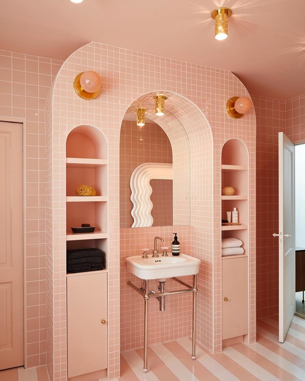 Décor do dia: tudo rosa no banheiro (Foto: Reprodução)