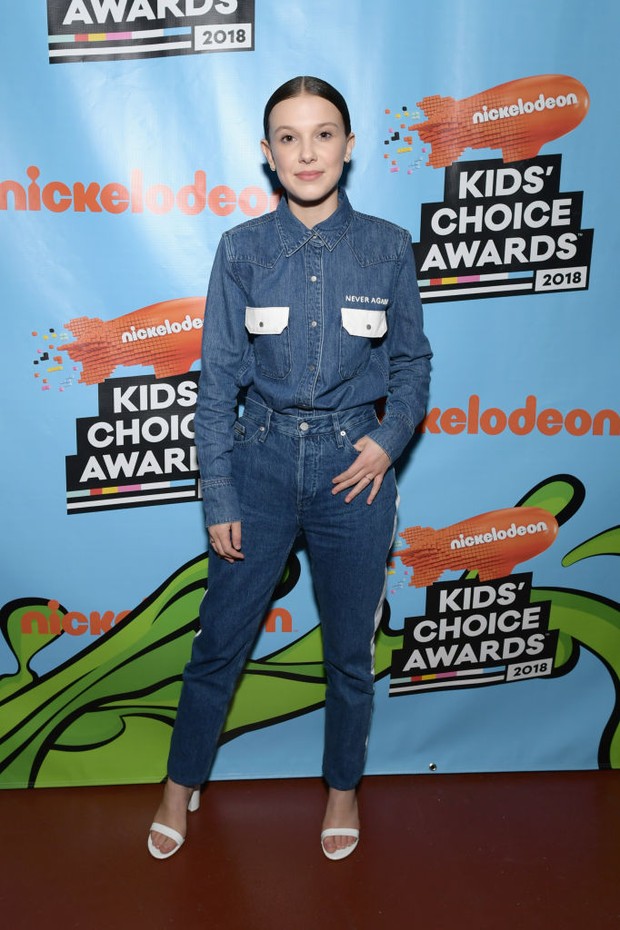 Millie Bobby Brown - mom jeans (Photo by Emma McIntyre/KCA2018/Getty Images for Nickelodeon) (Foto: Getty Images)