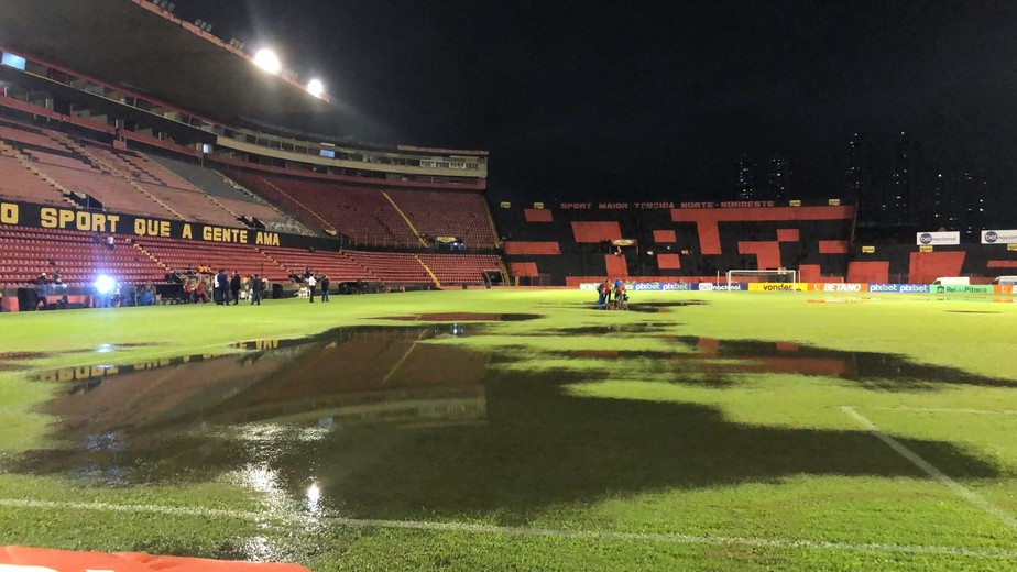 Com Campo Alagado Sport Reforca Drenagem Da Ilha Do Retiro Para Manter Jogo Contra Crb Brasileirao Serie B Ge
